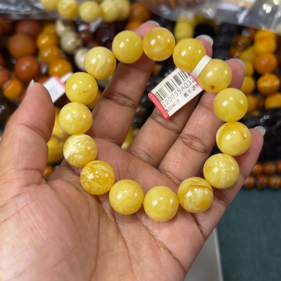 未镶嵌琥珀珠宝奇石135