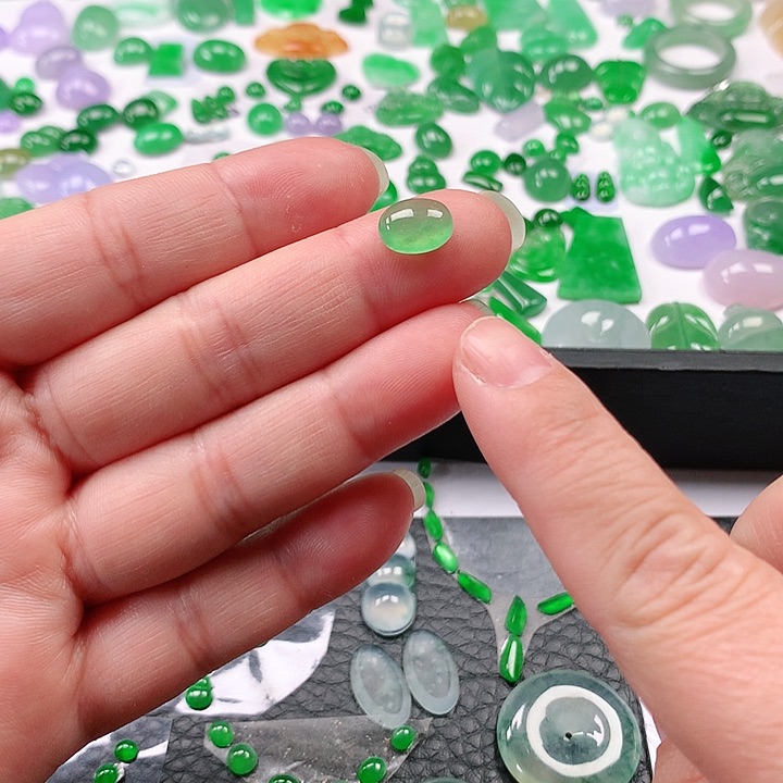 翡翠颈饰未镶嵌翡翠