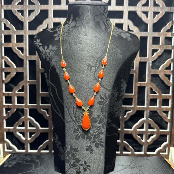 精品原矿天然南红项链水滴吊坠18k金镶嵌樱桃红辣椒红气质颈饰