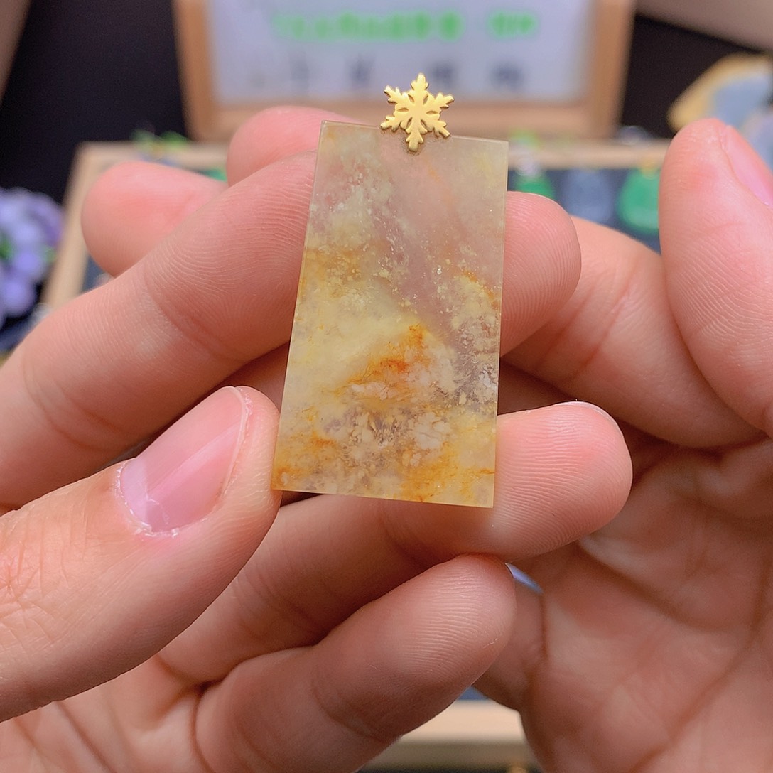 翡翠颈饰18K金镶嵌翡翠