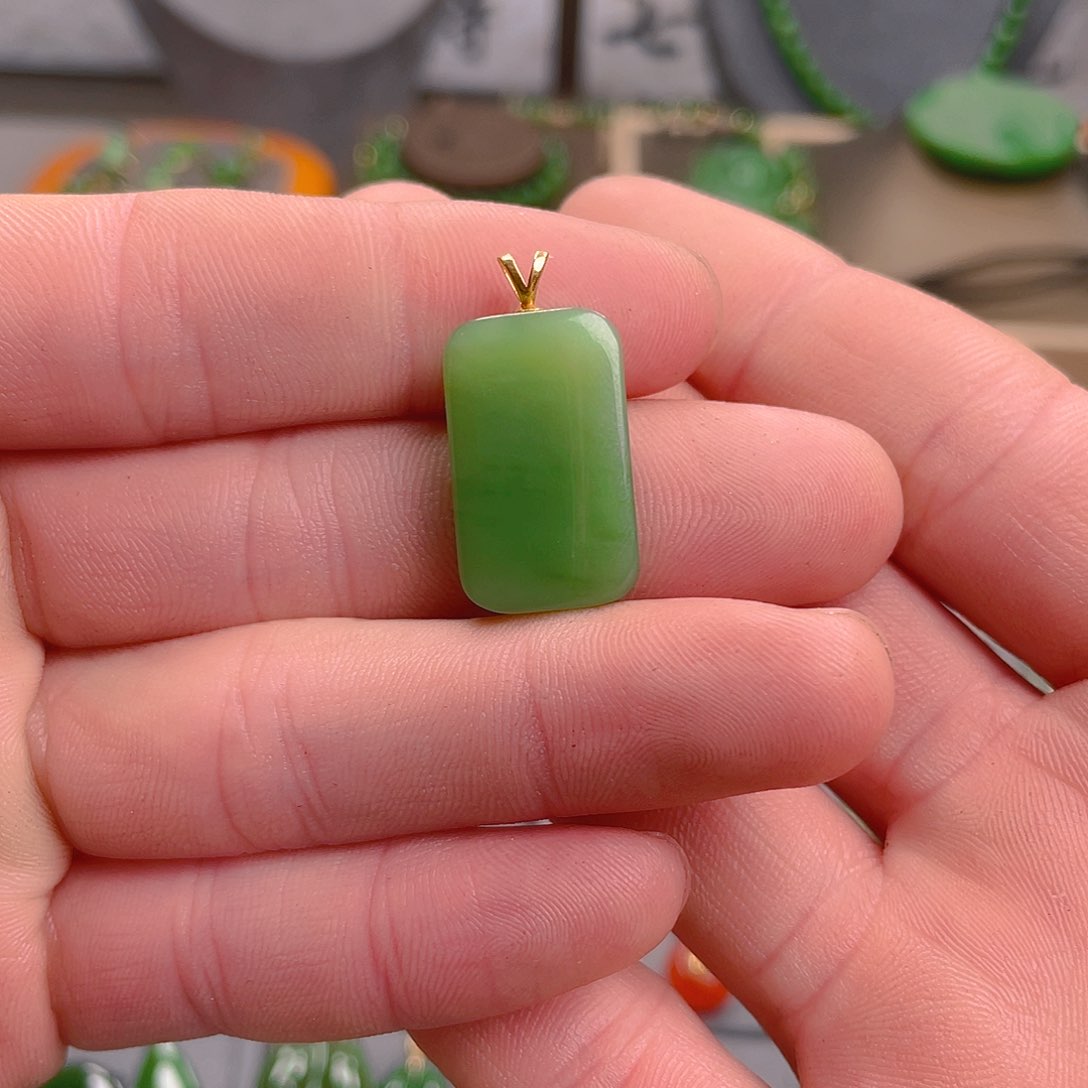 和田玉（碧玉）吊坠(不含链)18K金镶嵌398