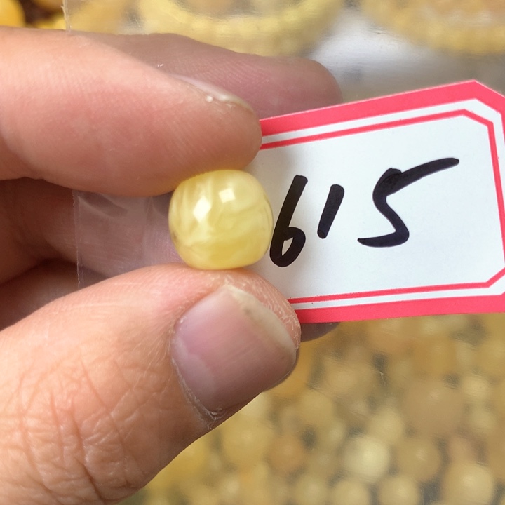 琥珀未镶嵌珠宝奇石简**淡11.7