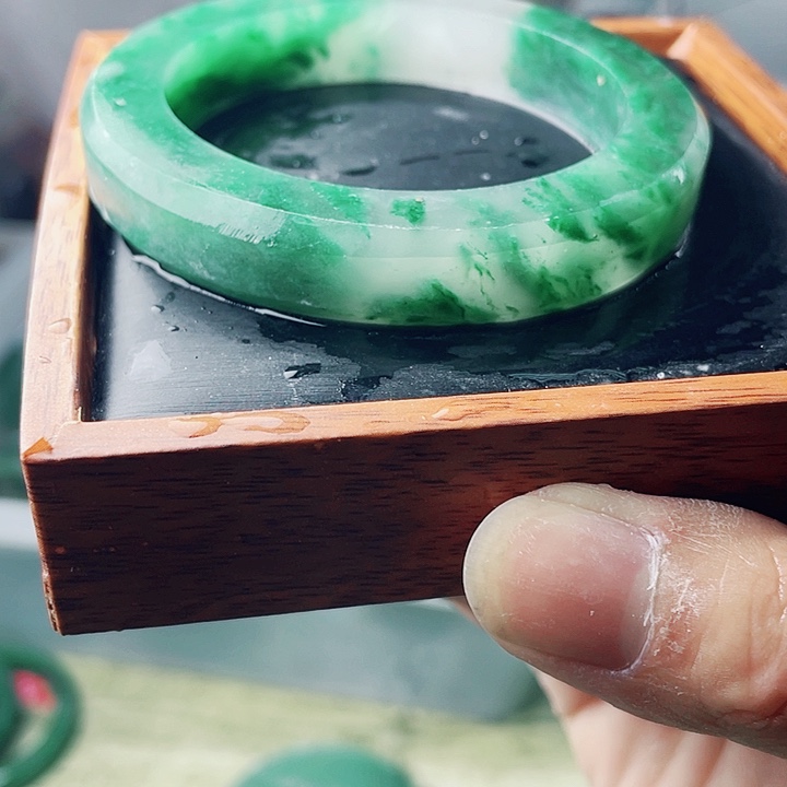 石英质玉手镯未镶嵌紫**晶