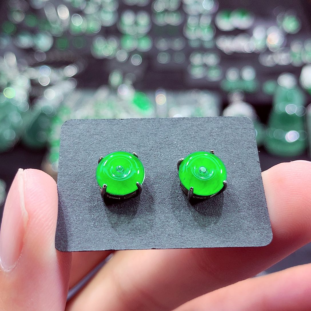 翡翠未镶嵌颈饰挂件