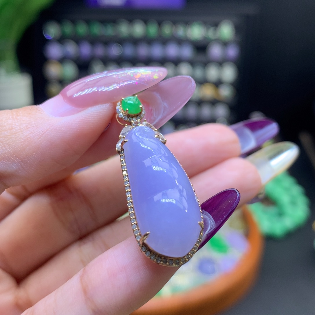 翡翠18K金镶嵌颈饰