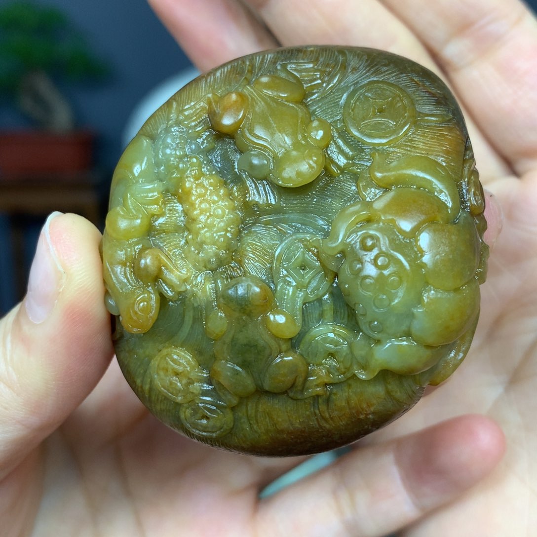 和田玉未镶嵌把件