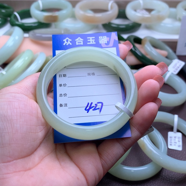 和田玉手镯57有微瑕未镶嵌