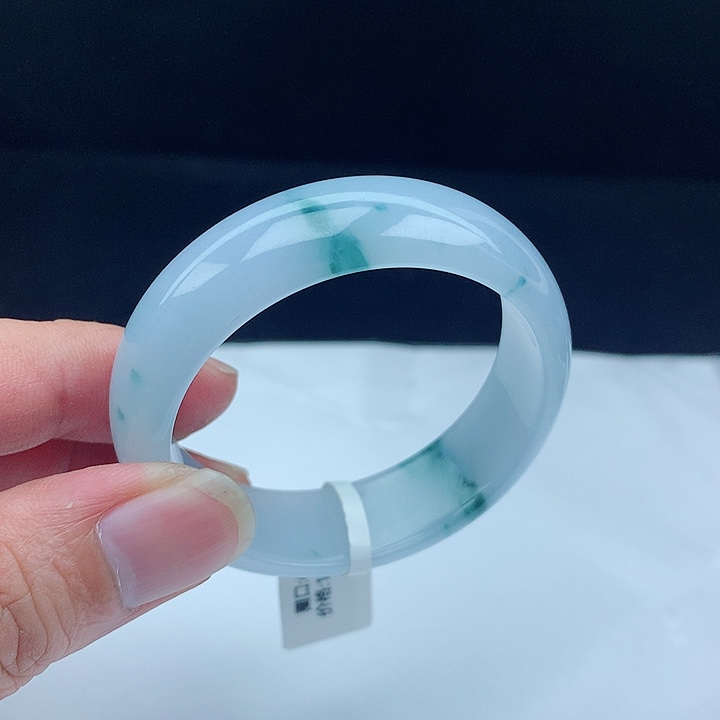 翡翠手镯未镶嵌47飘花