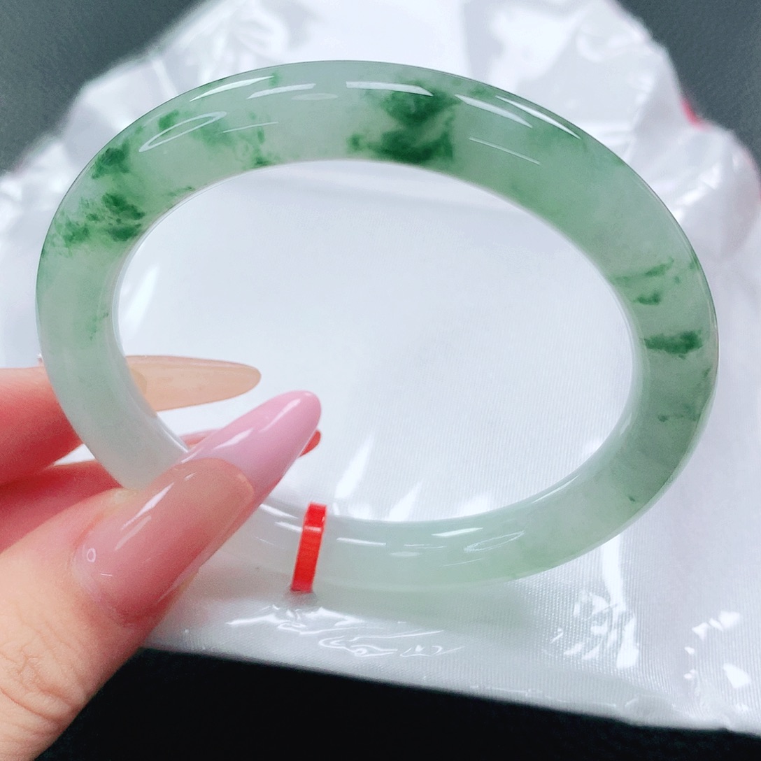 翡翠手镯未镶嵌53圈