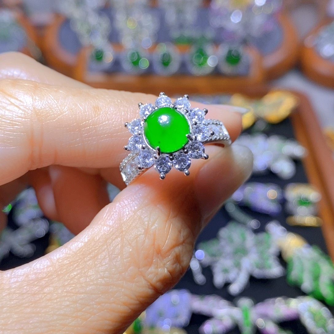 翡翠颈饰银S925镶嵌天然翡翠