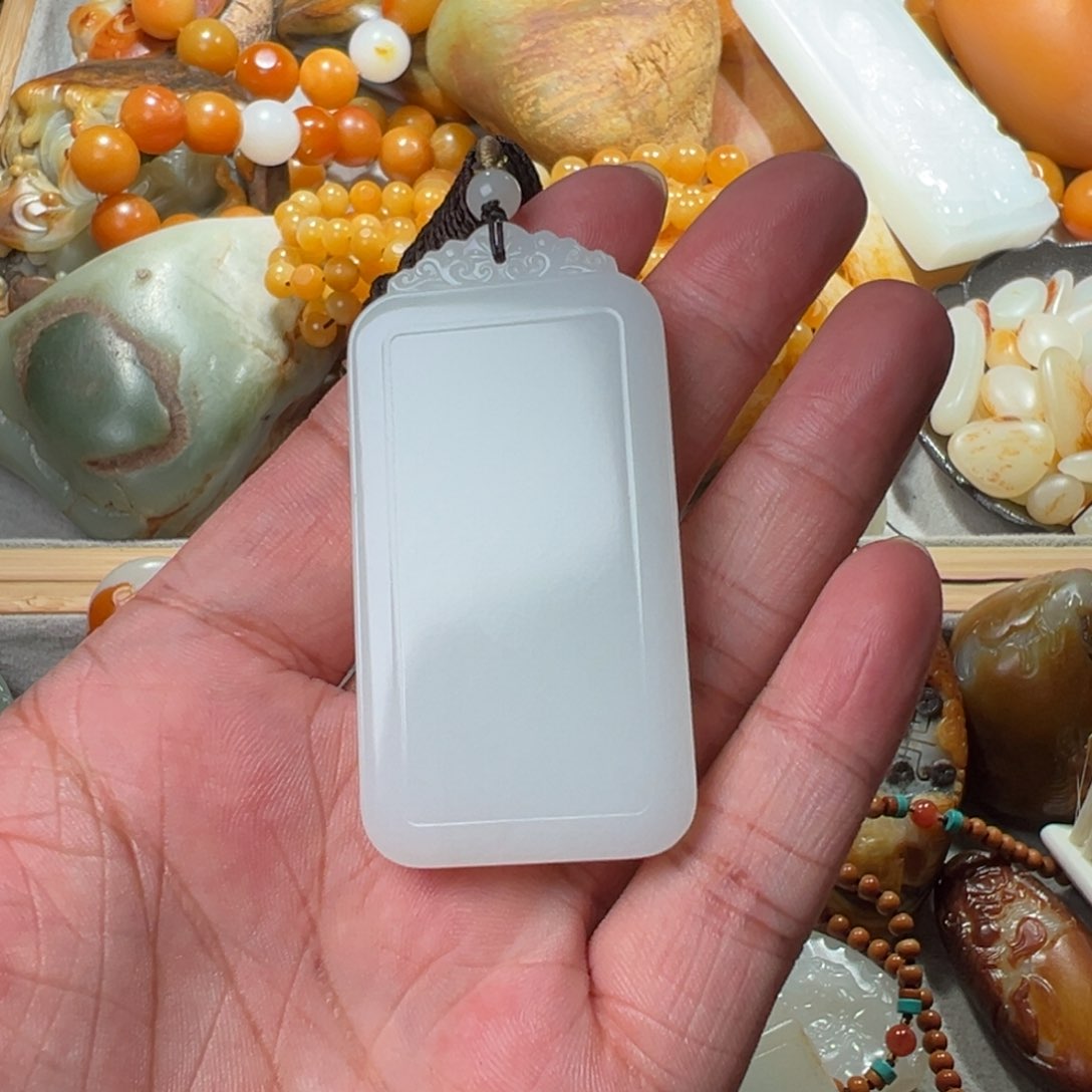 和田玉颈饰未镶嵌文**白