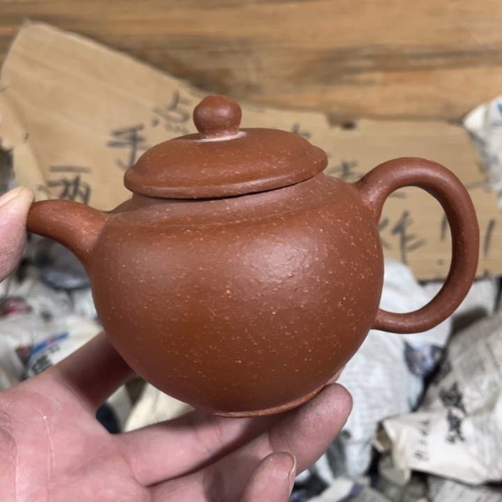 紫砂茶壶老厂紫砂壶一件。
