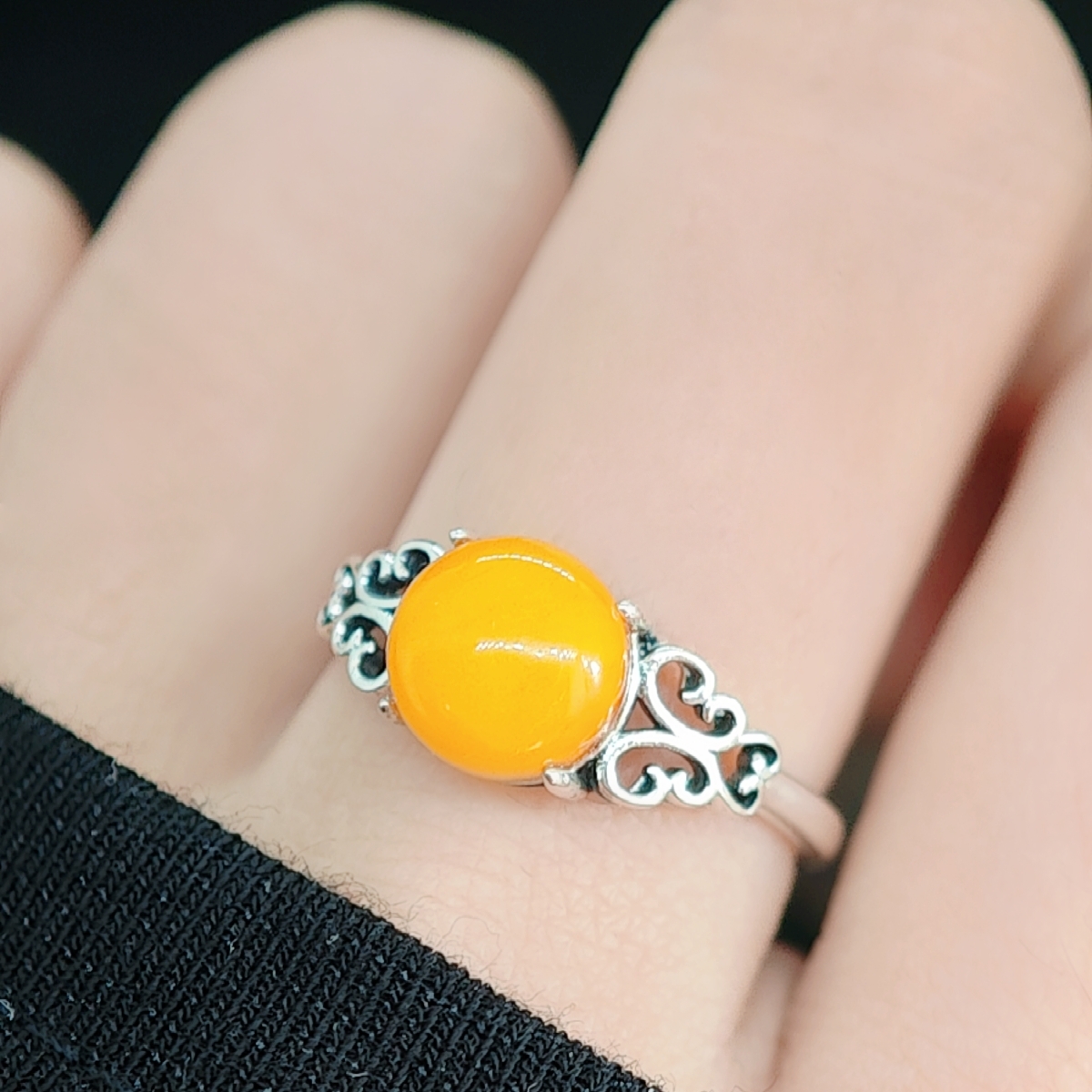 s925银蝴蝶蜜蜡正圆戒指