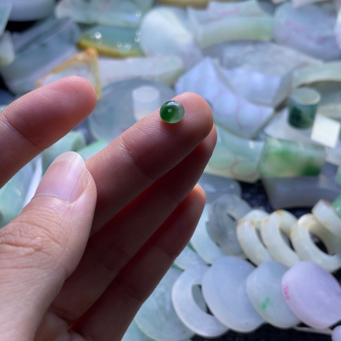 e***a翡翠未镶嵌颈饰翡翠