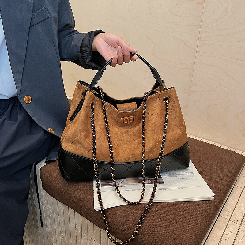 R家复古麂皮绒手提包韩版大容量流浪包包女通勤百搭斜挎包菱格链