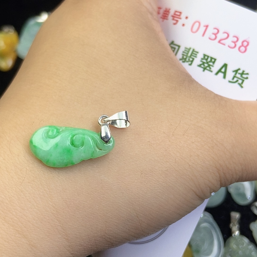 翡翠未镶嵌颈饰天然