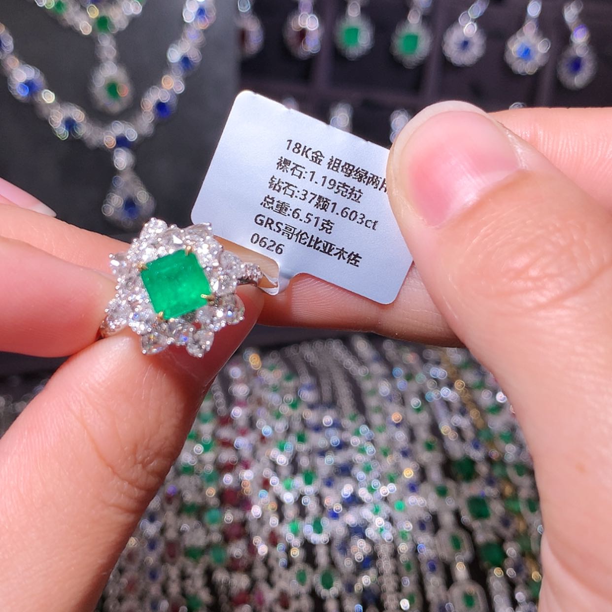 【闪购商品】祖母绿戒指18K金镶嵌