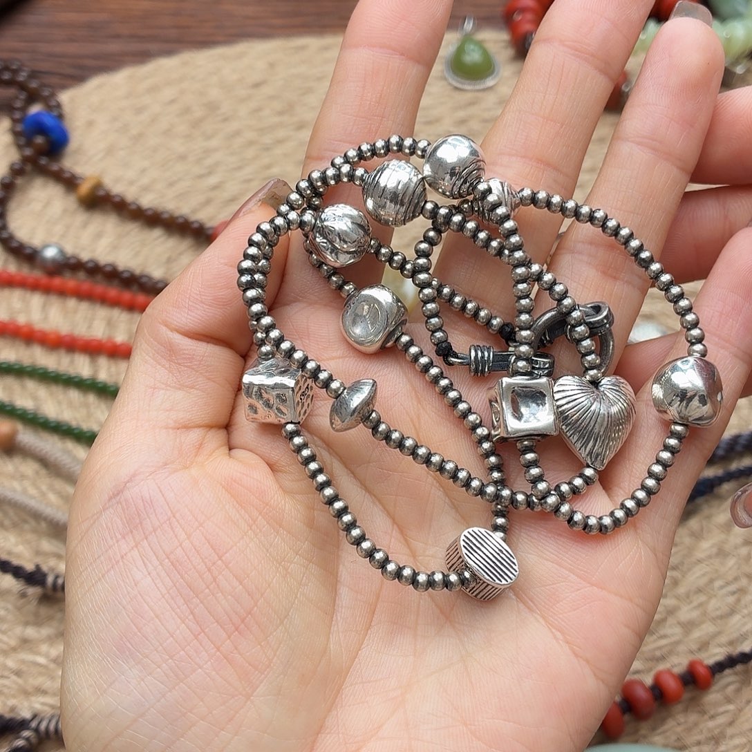 毛****南红玛瑙未镶嵌颈饰