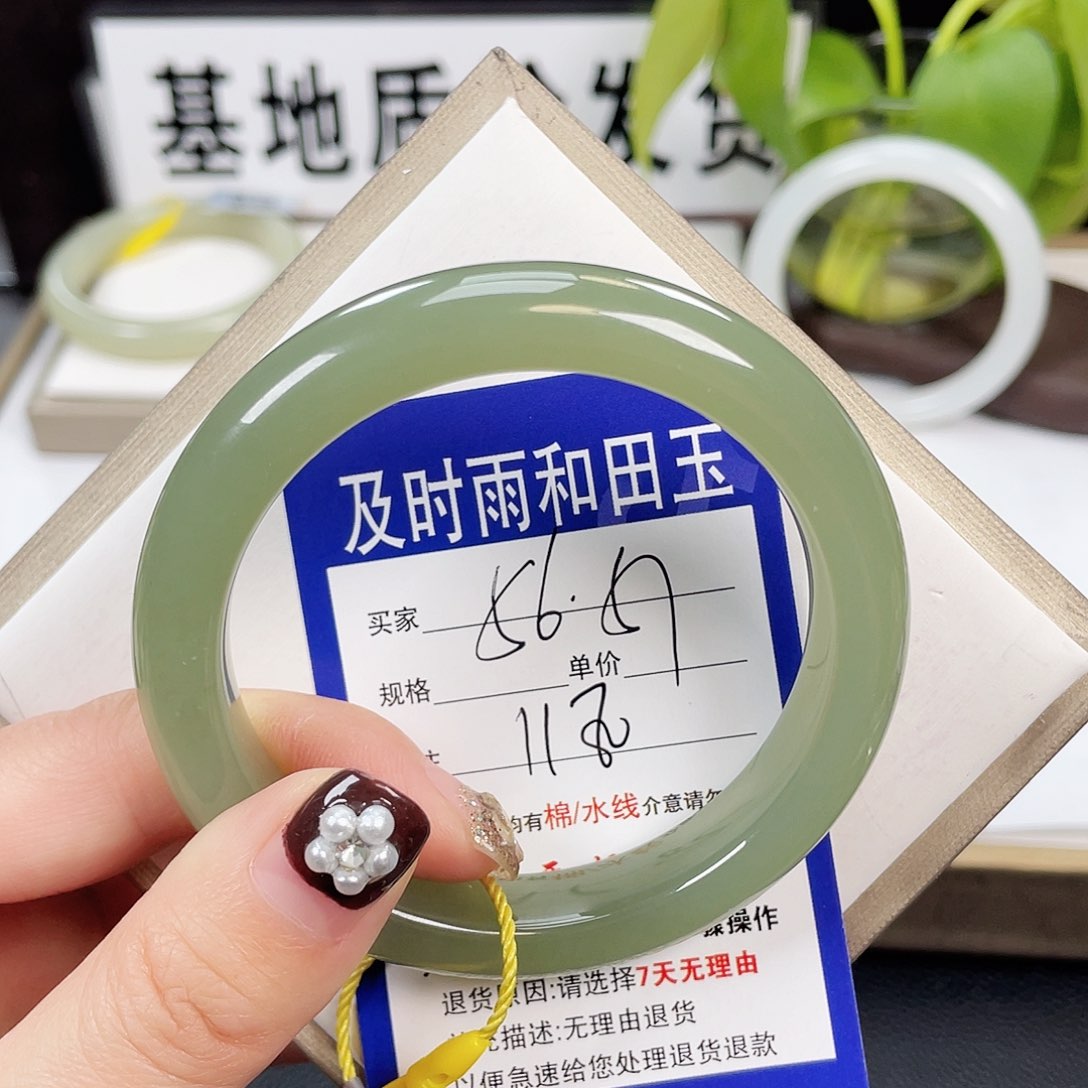 和田玉手镯未镶嵌