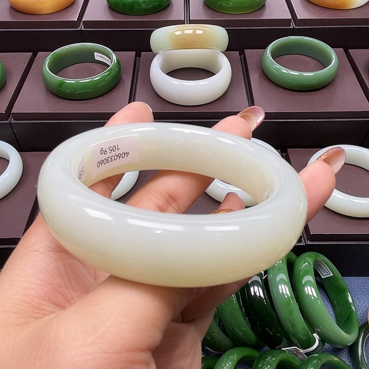 和田玉未镶嵌手镯