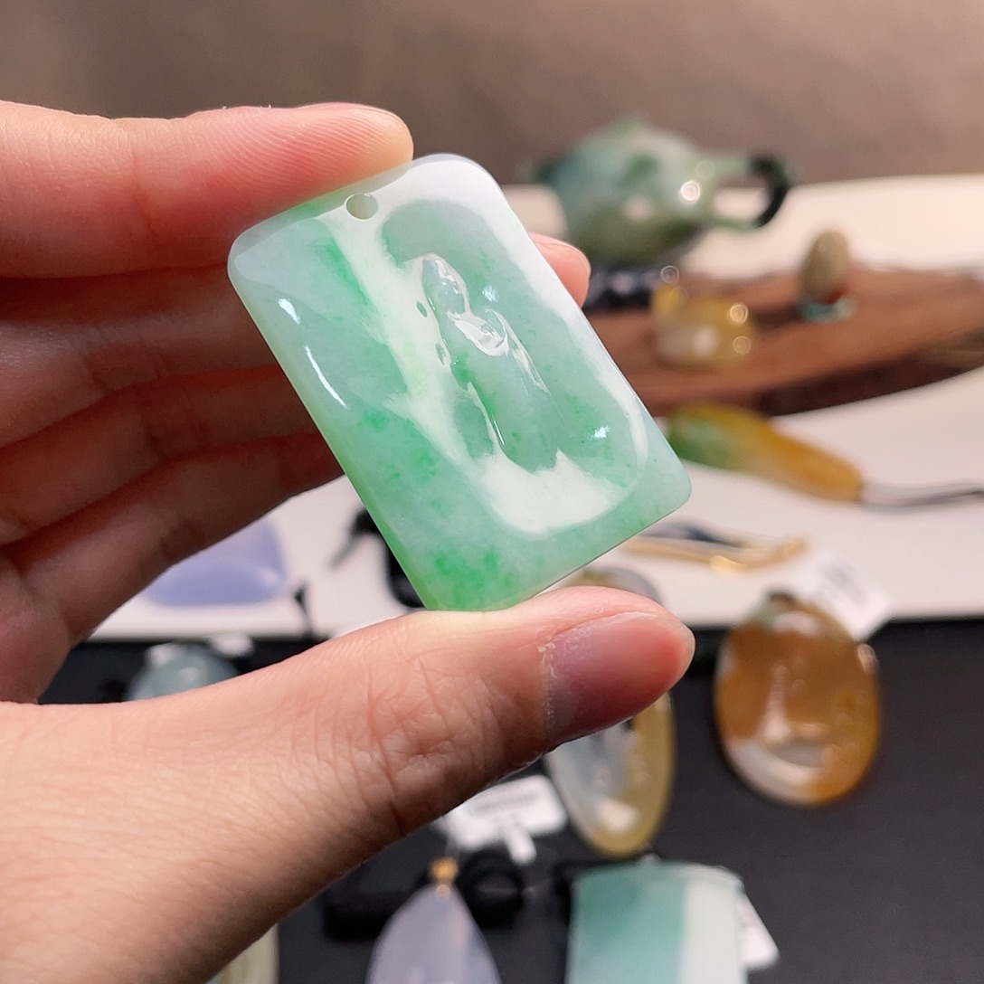 翡翠未镶嵌颈饰观自在