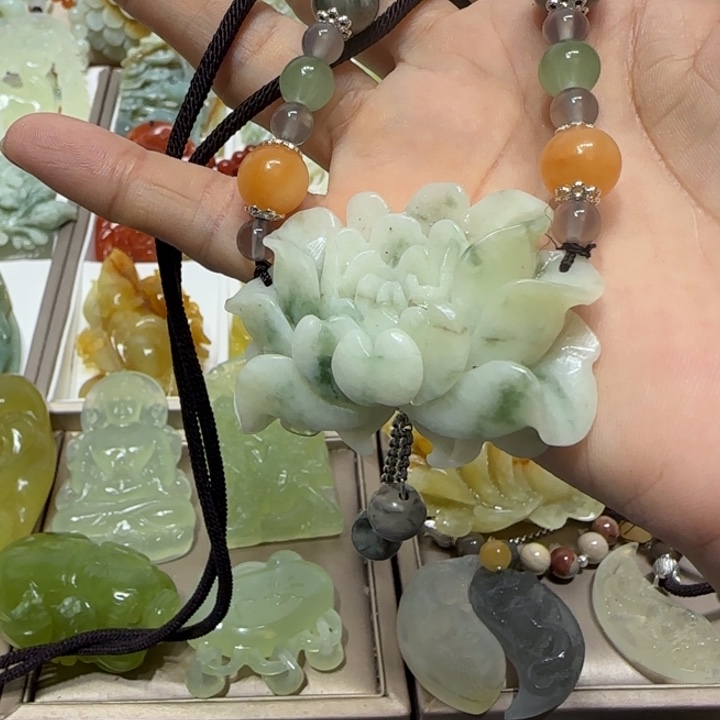 蛇纹石玉吊坠未镶嵌