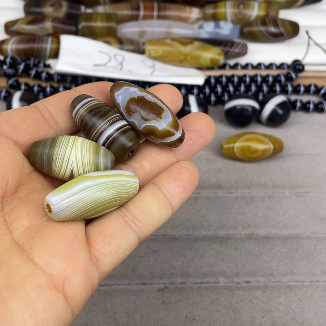 杰***少玛瑙/玉髓散珠缠丝玛瑙