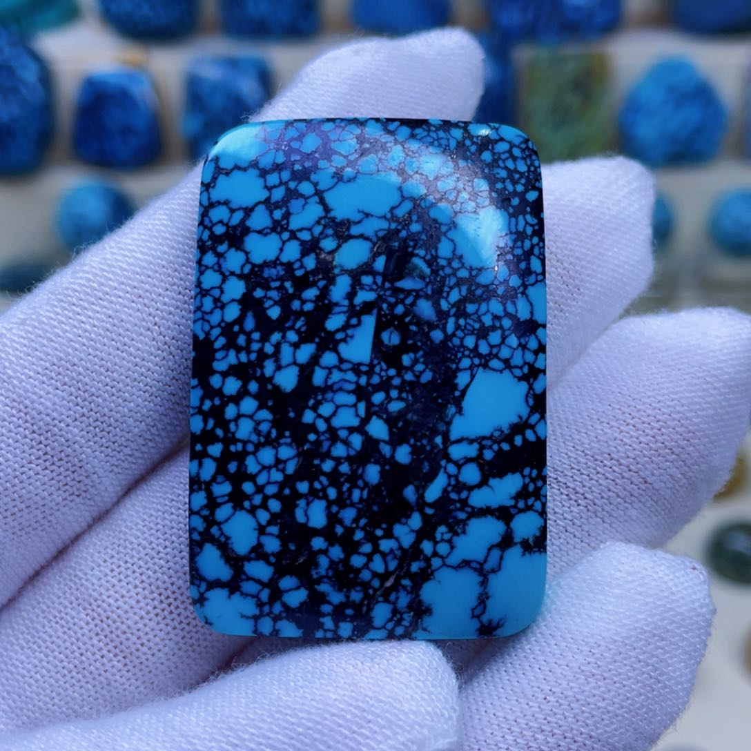 绿松石未镶嵌颈饰