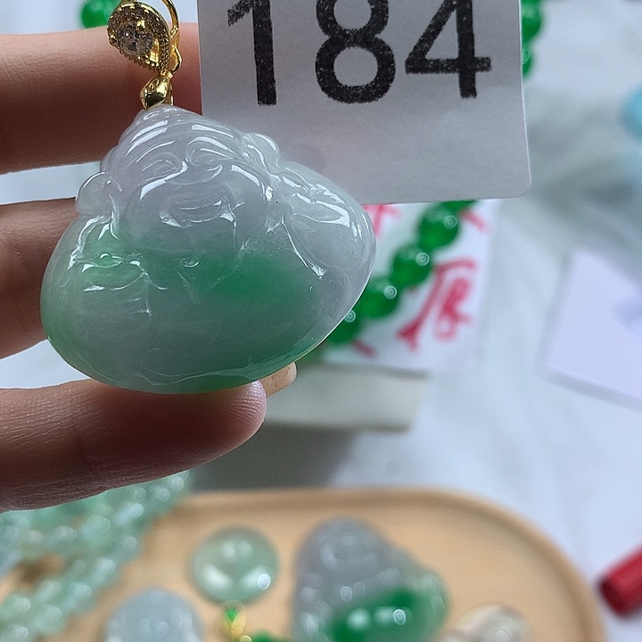翡翠未镶嵌吊坠(赠链)