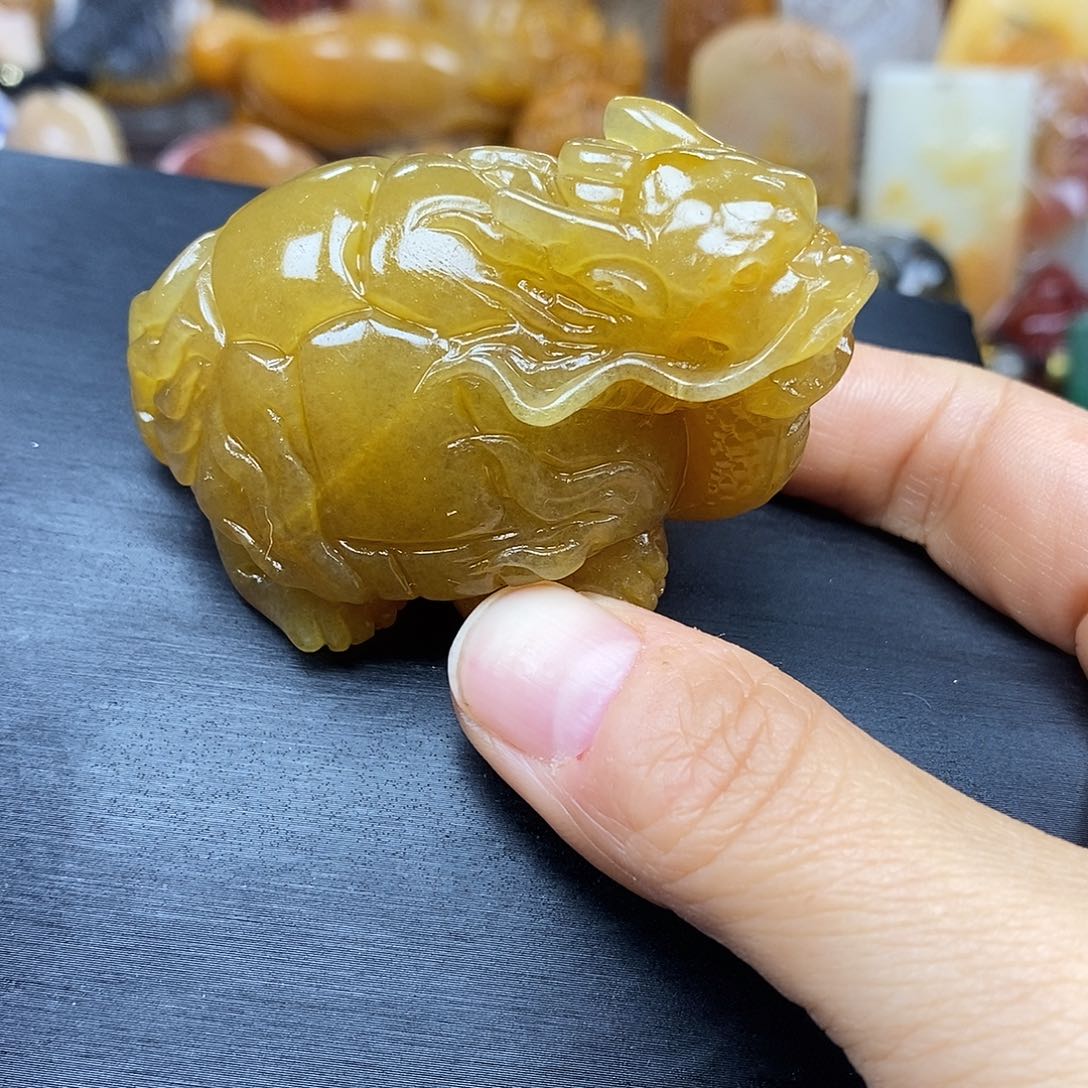 石英质玉（黄龙玉）颈饰未镶嵌