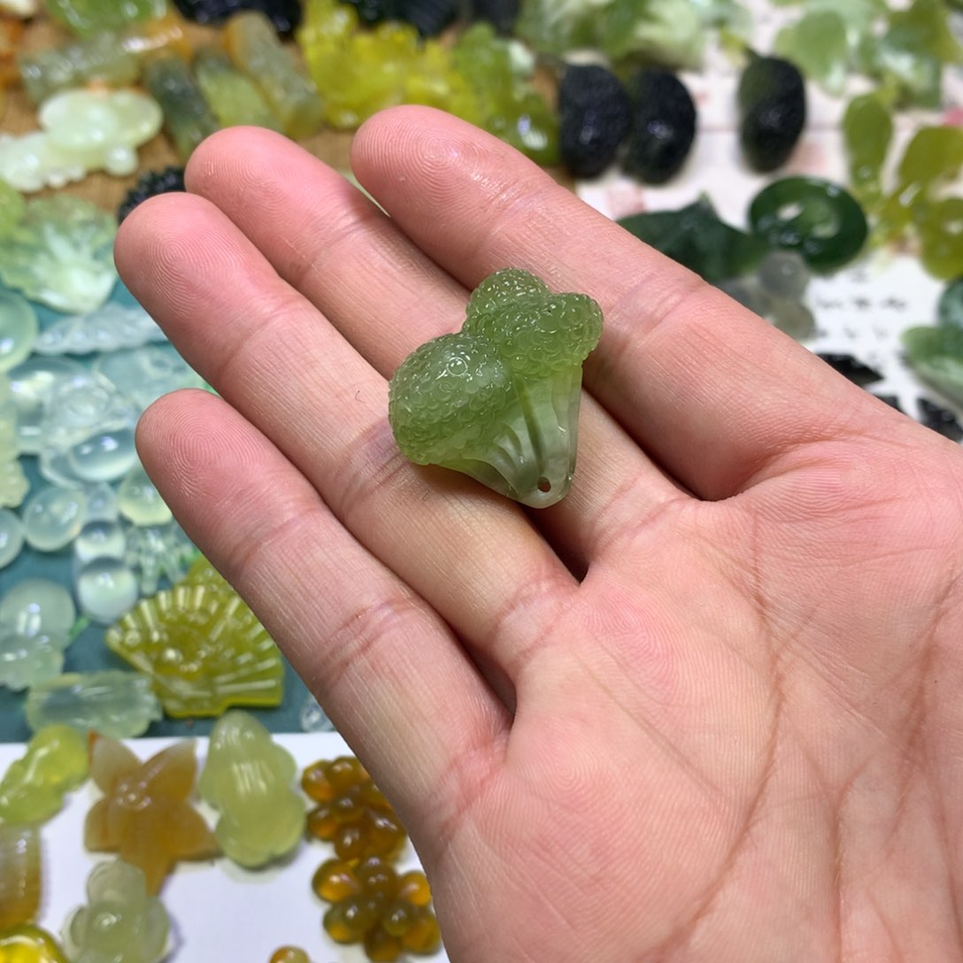 岫玉颈饰未镶嵌西兰花