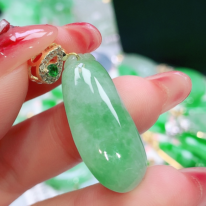 翡翠未镶嵌颈饰翡翠