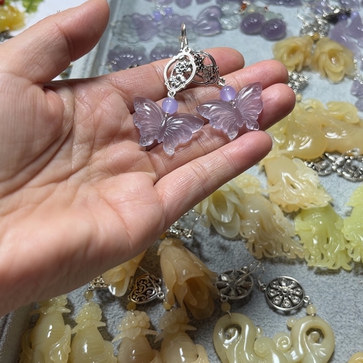 蛇纹石玉未镶嵌耳饰