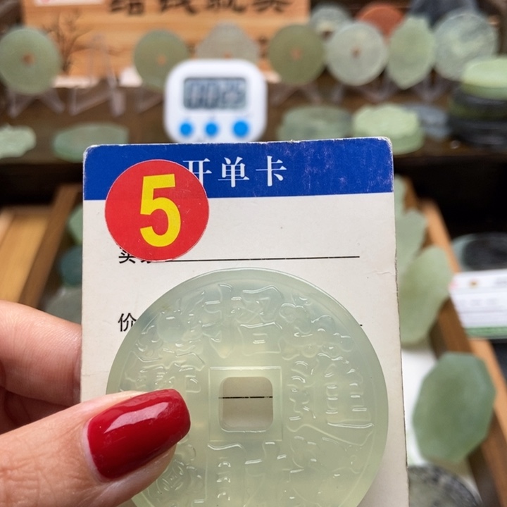未镶嵌蛇纹石玉挂件小**?