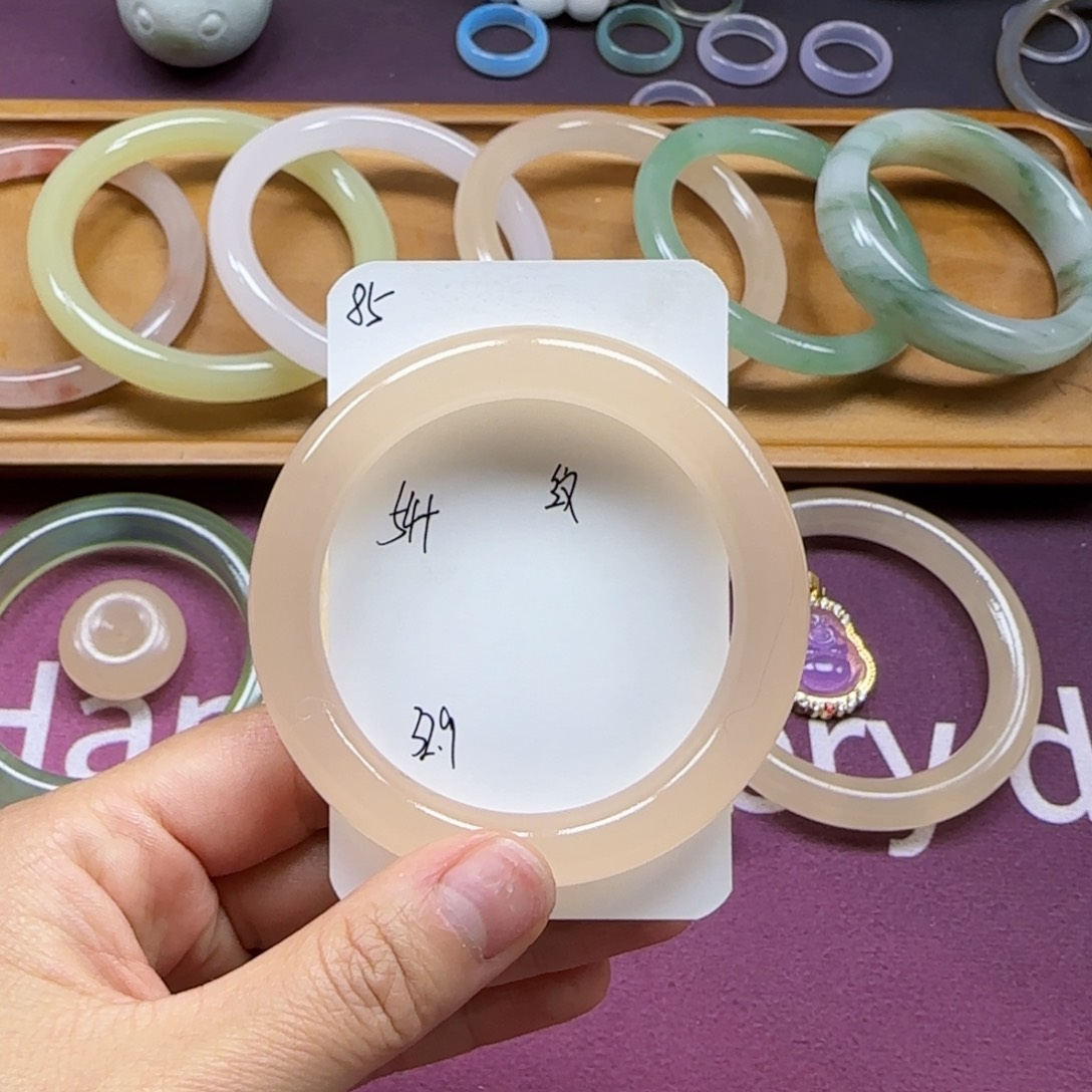 石英质玉手镯未镶嵌85