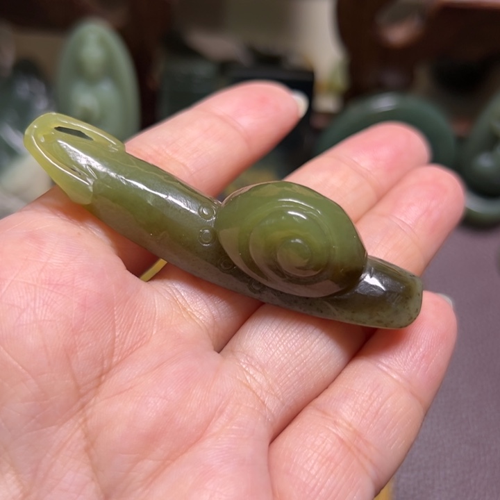 颈饰未镶嵌岫岩河磨玉（透闪石质玉）