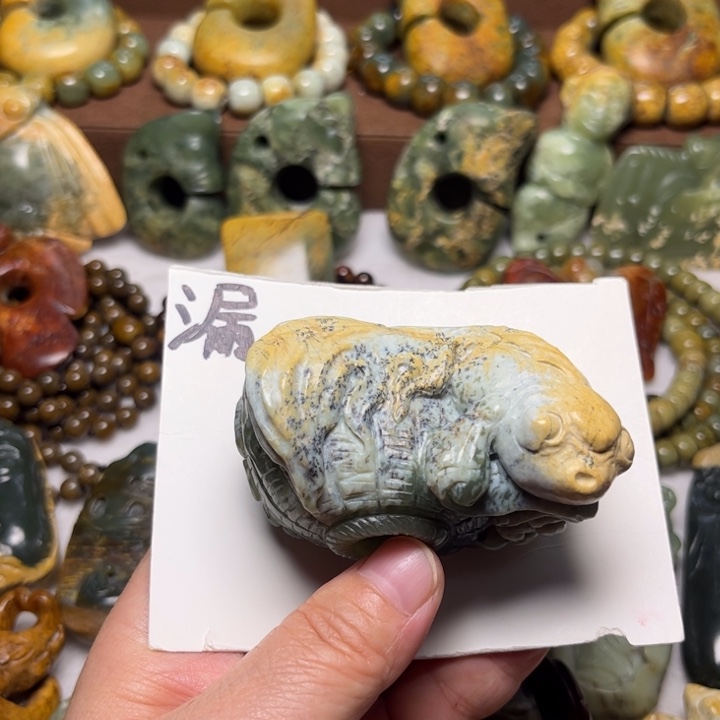 岫岩河磨玉（透闪石质玉）未镶嵌珠宝奇石