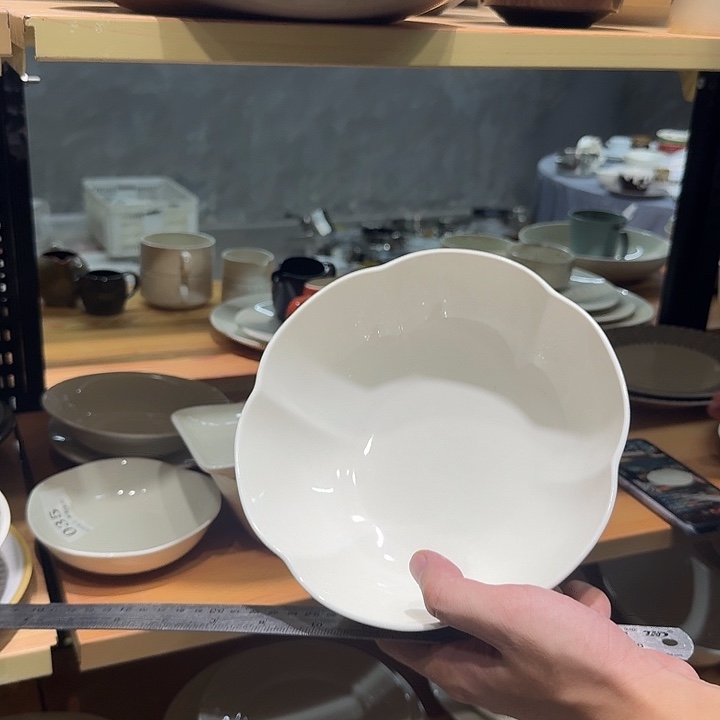 陶瓷微瑕暖白8寸花瓣面碗