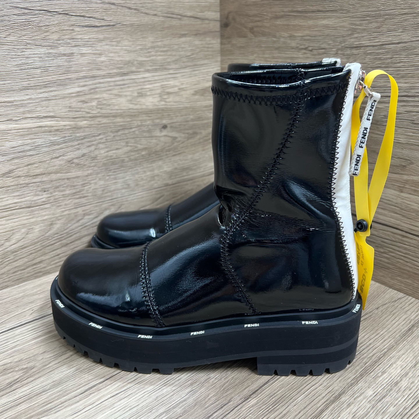 95新 FENDI/芬迪 黑白亮面短靴 36码/98新