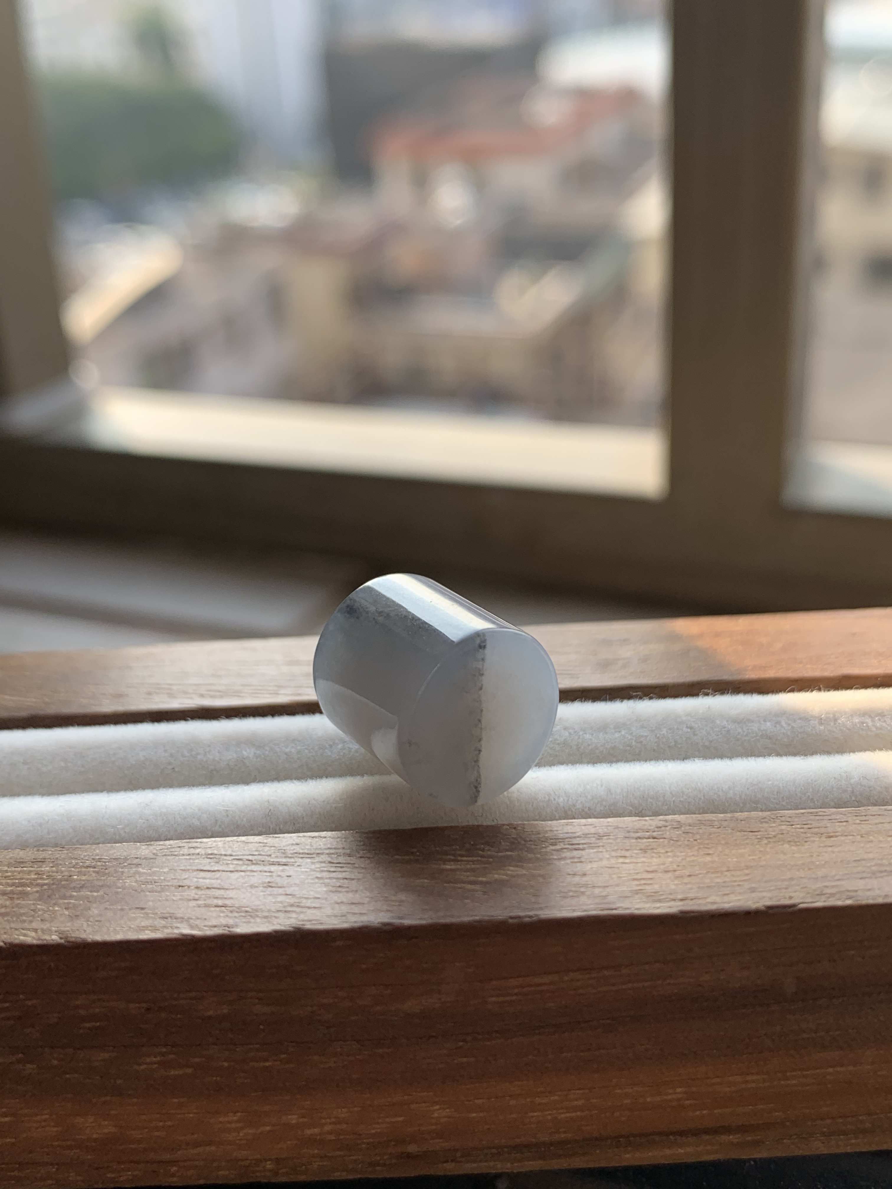 天然缅甸翡翠-老坑料特色乌鸡半山水桶珠11➕