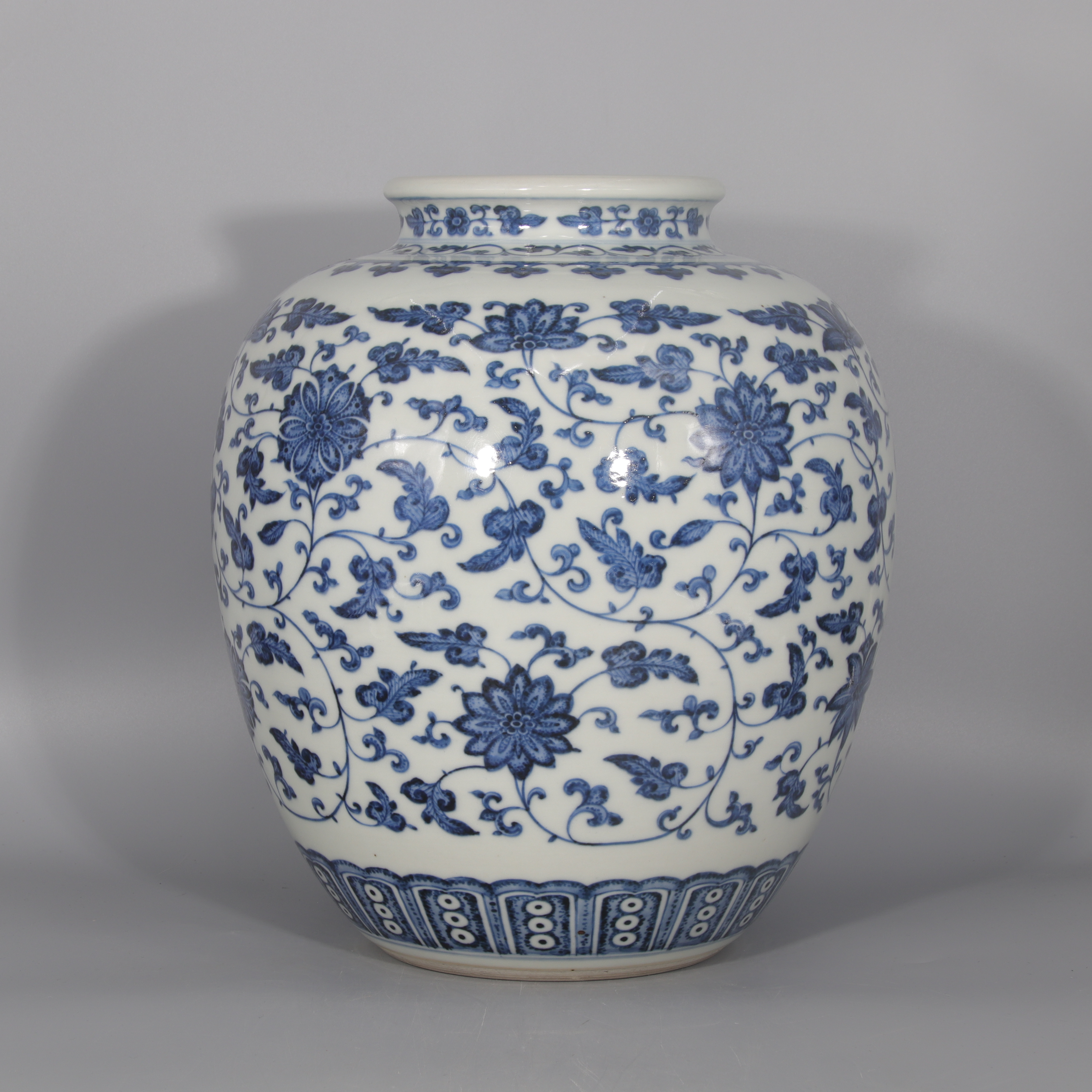 青花缠枝莲纹罐  H501-074