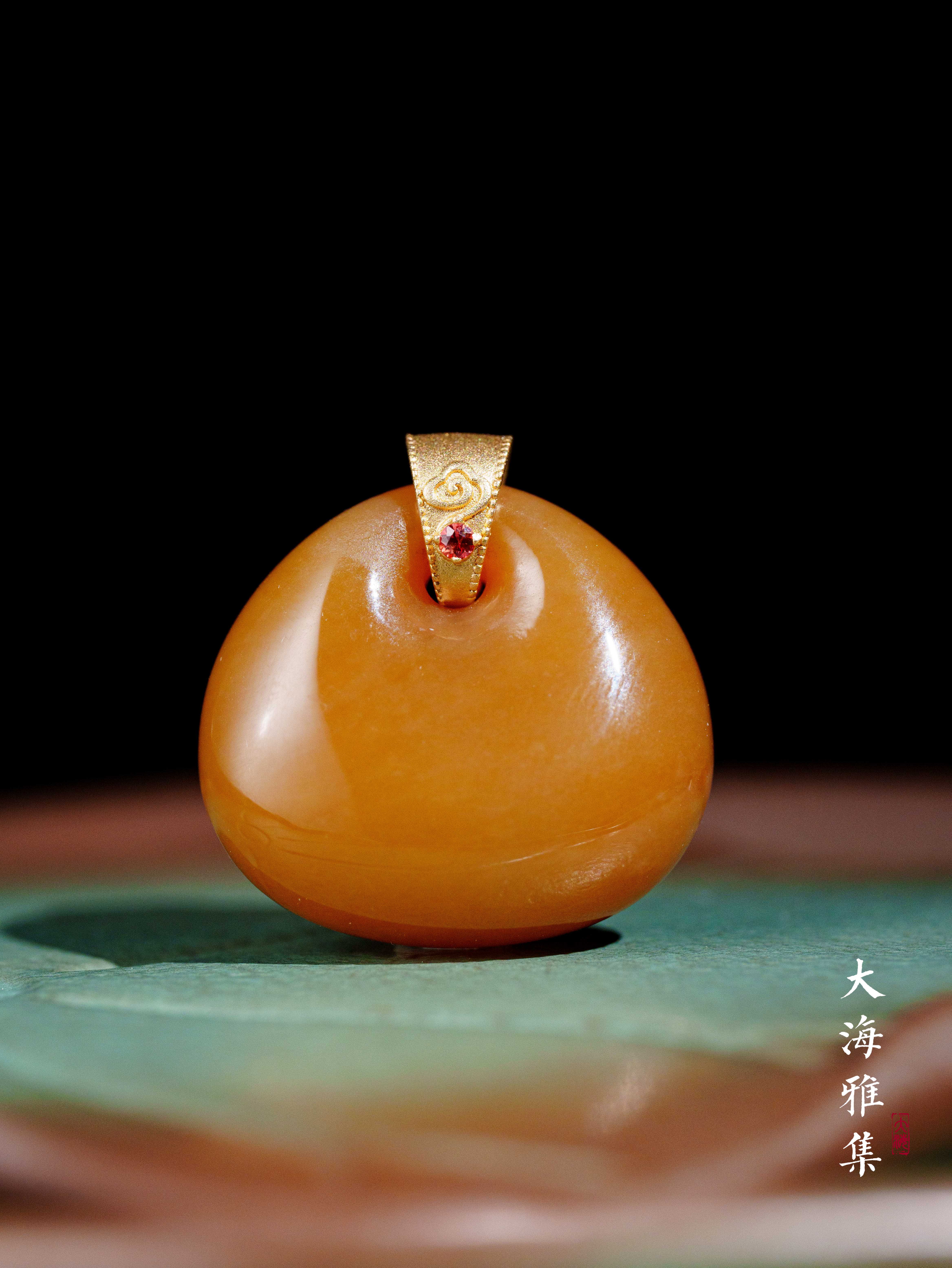 【金黄糖系列】金黄糖和田玉手包吊坠 D4827（18）