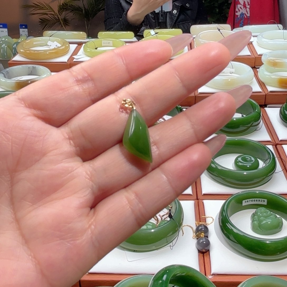 和田玉吊坠(赠链)18K金镶嵌