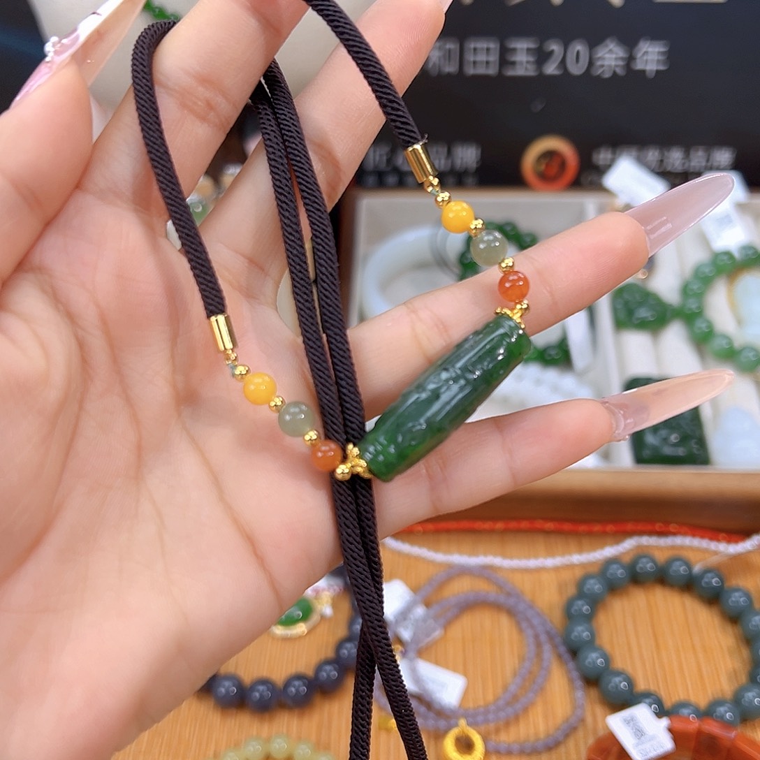 和田玉未镶嵌颈饰sj