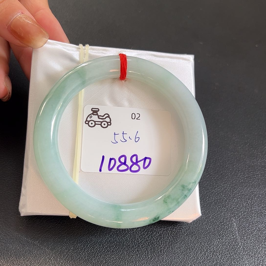 翡翠手镯未镶嵌天然