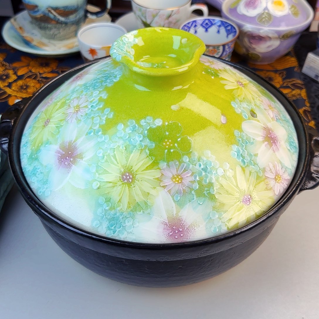 他家茶具瓷器真美！