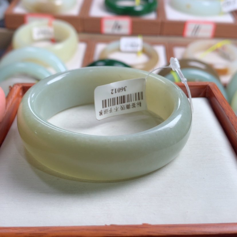 【闪购商品】和田玉手镯未镶嵌52.5