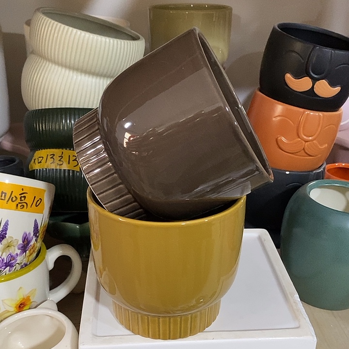 陶瓷花盆有孔 瑕疵介意勿拍 