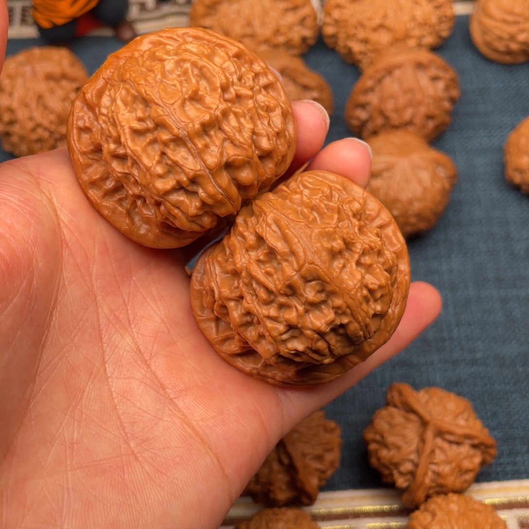 包***容文玩核桃把件46精品老树鳞麒麟