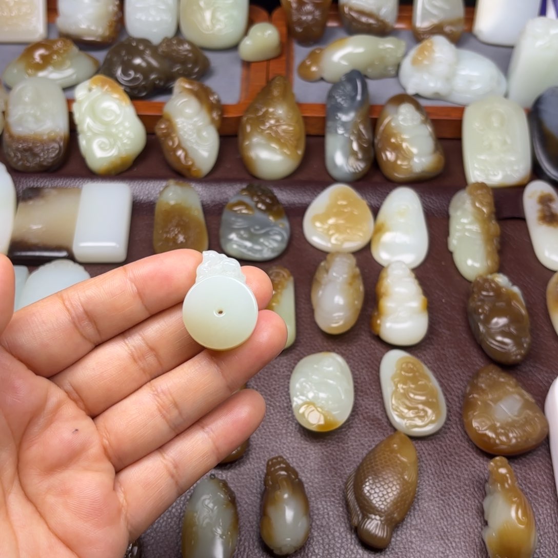 和田玉（糖玉）未镶嵌颈饰